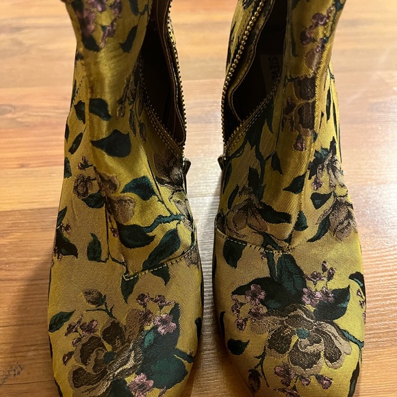 Steve Madden Goldie Boots - Picture 4 of 6